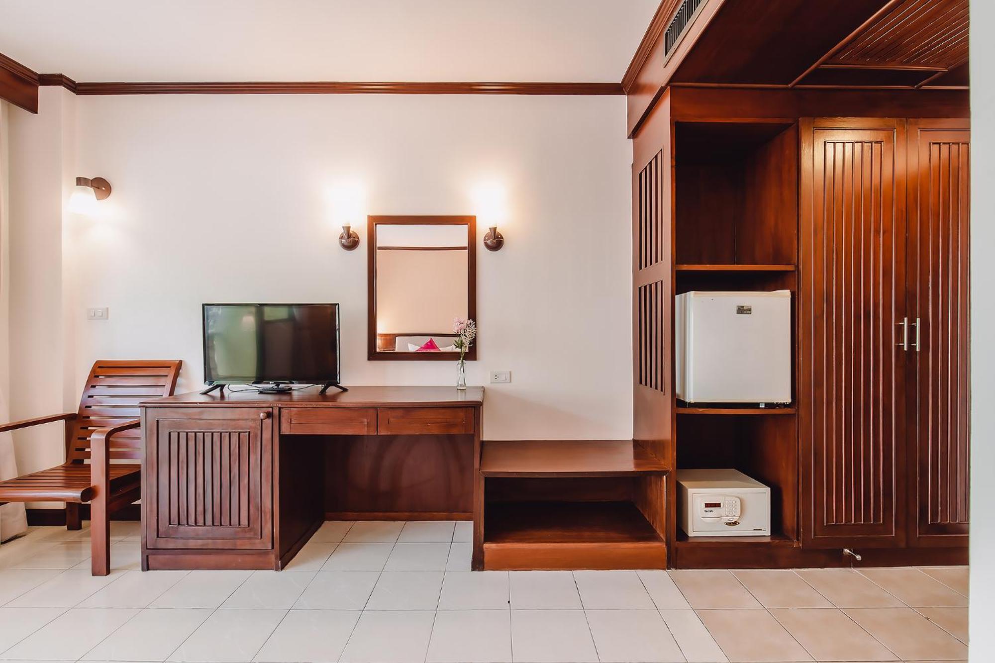 Bauman-Ville Hotel Patong Zewnętrze zdjęcie