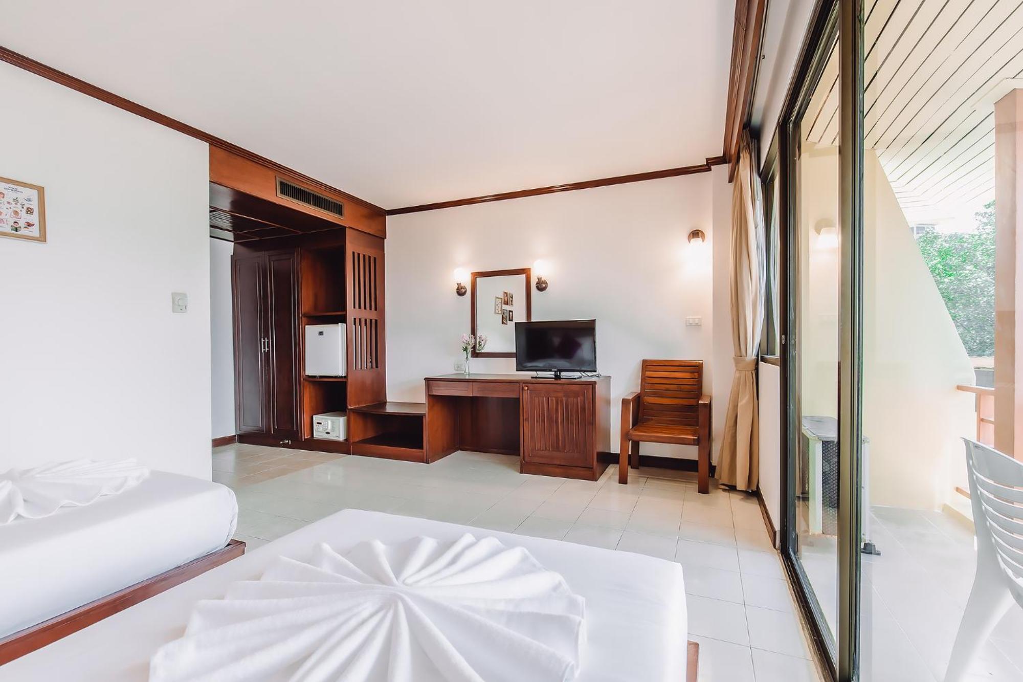 Bauman-Ville Hotel Patong Zewnętrze zdjęcie